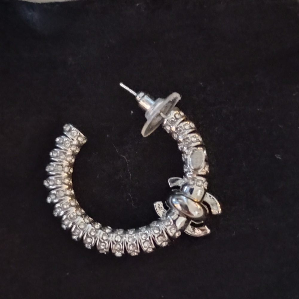 Chanel Hoops - Picture 4 of 16